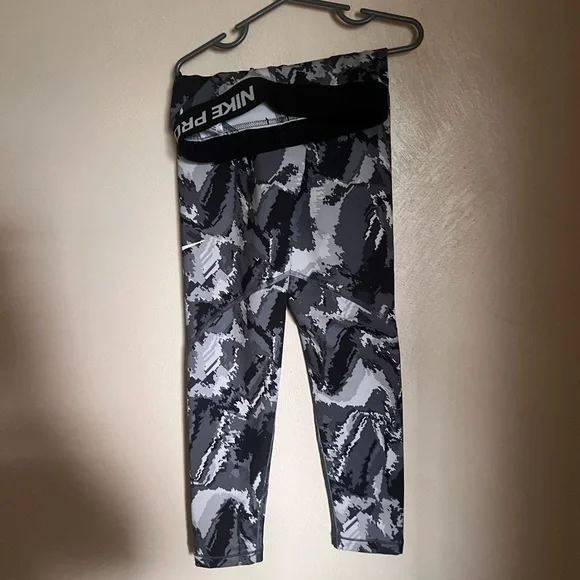Nike Pro Women’s Hyperwarm Urban Camo Pants - Picture 2 of 3